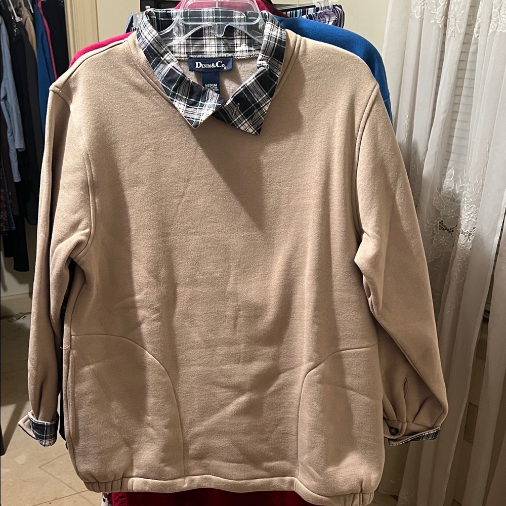 Women’s Tan Sweatshirt with Plaid Collar.